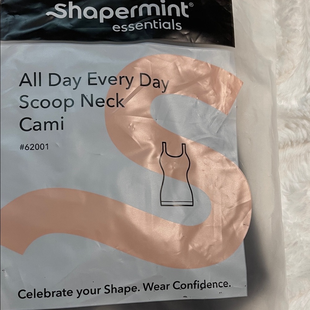 NWT Shapermint Black Essentials Scoop Neck Cami - Picture 11 of 12